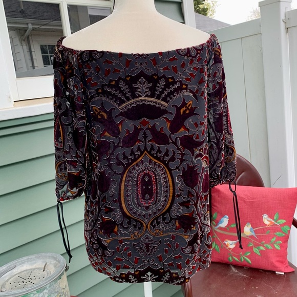 Alice + Olivia Alecia Off the Shoulder Baroque Burnout Velvet Top - Picture 3 of 9